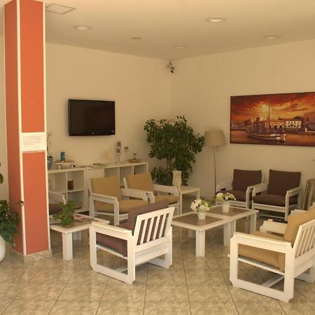 Little Hotel Чезенатико Екстериор снимка