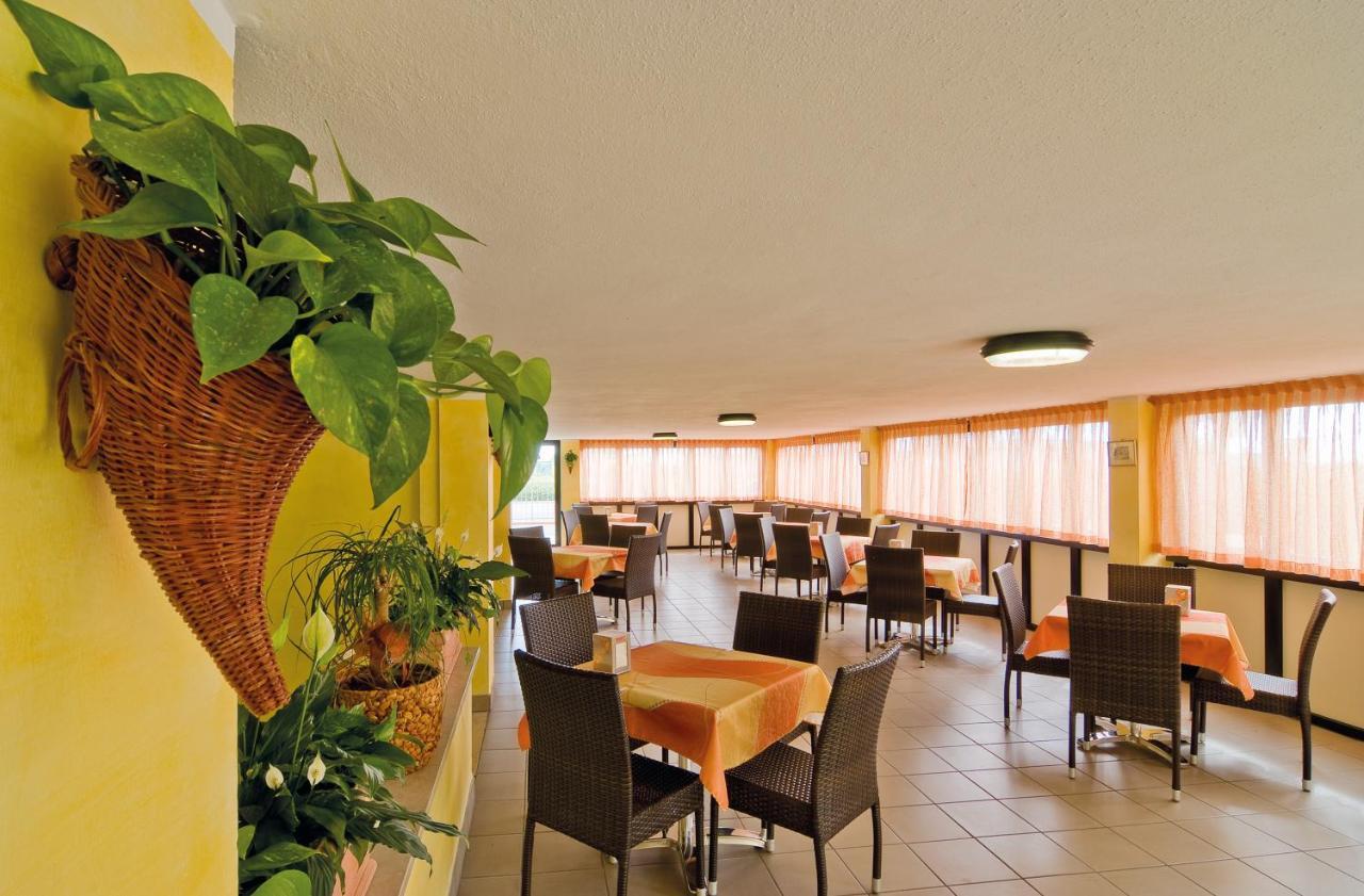 Little Hotel Чезенатико Екстериор снимка