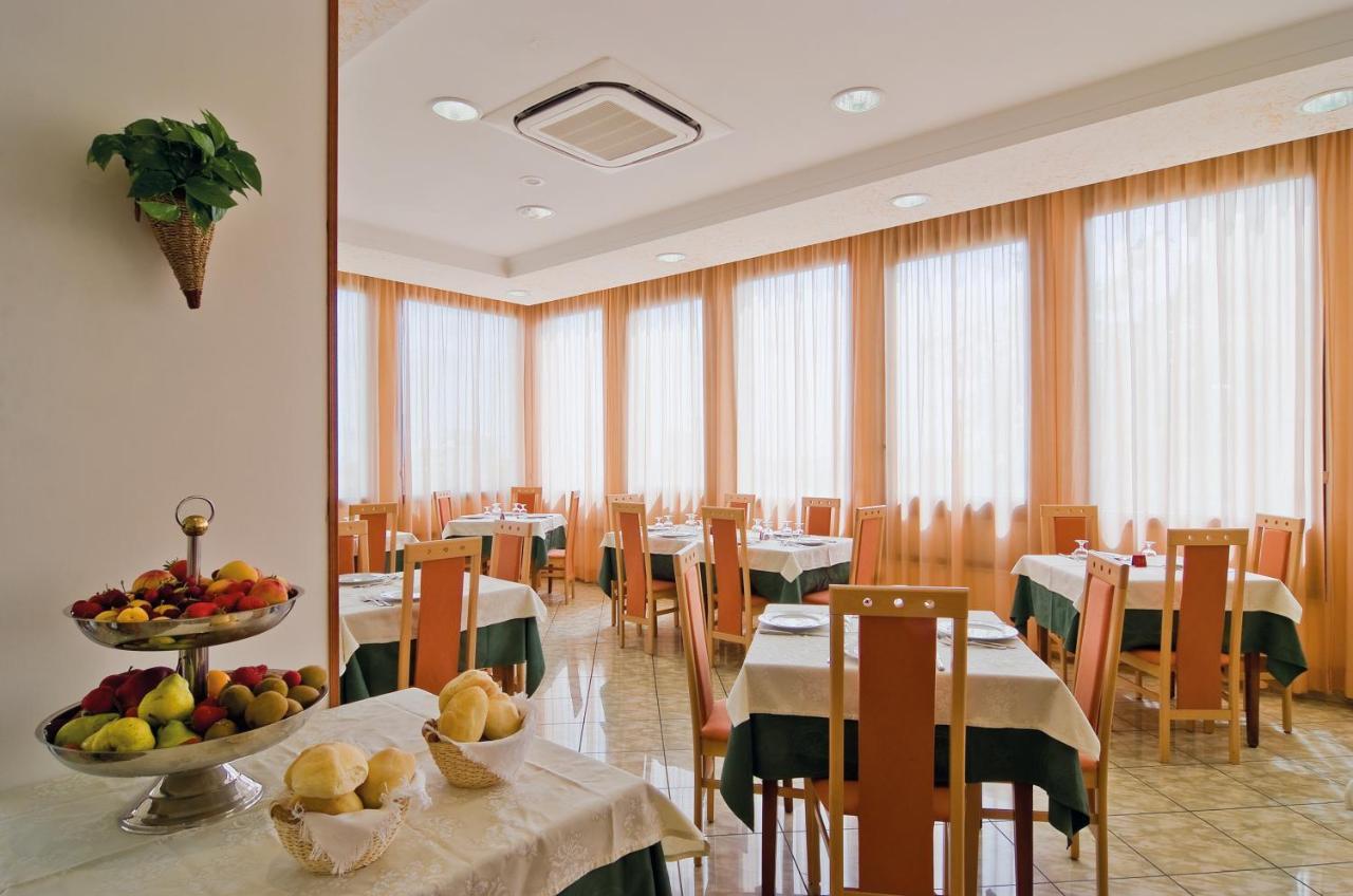 Little Hotel Чезенатико Екстериор снимка