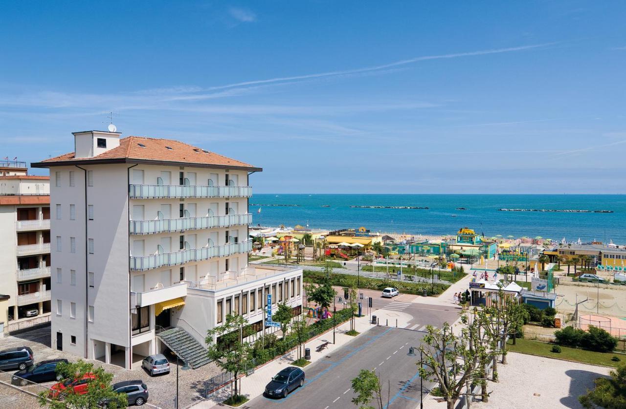 Little Hotel Чезенатико Екстериор снимка