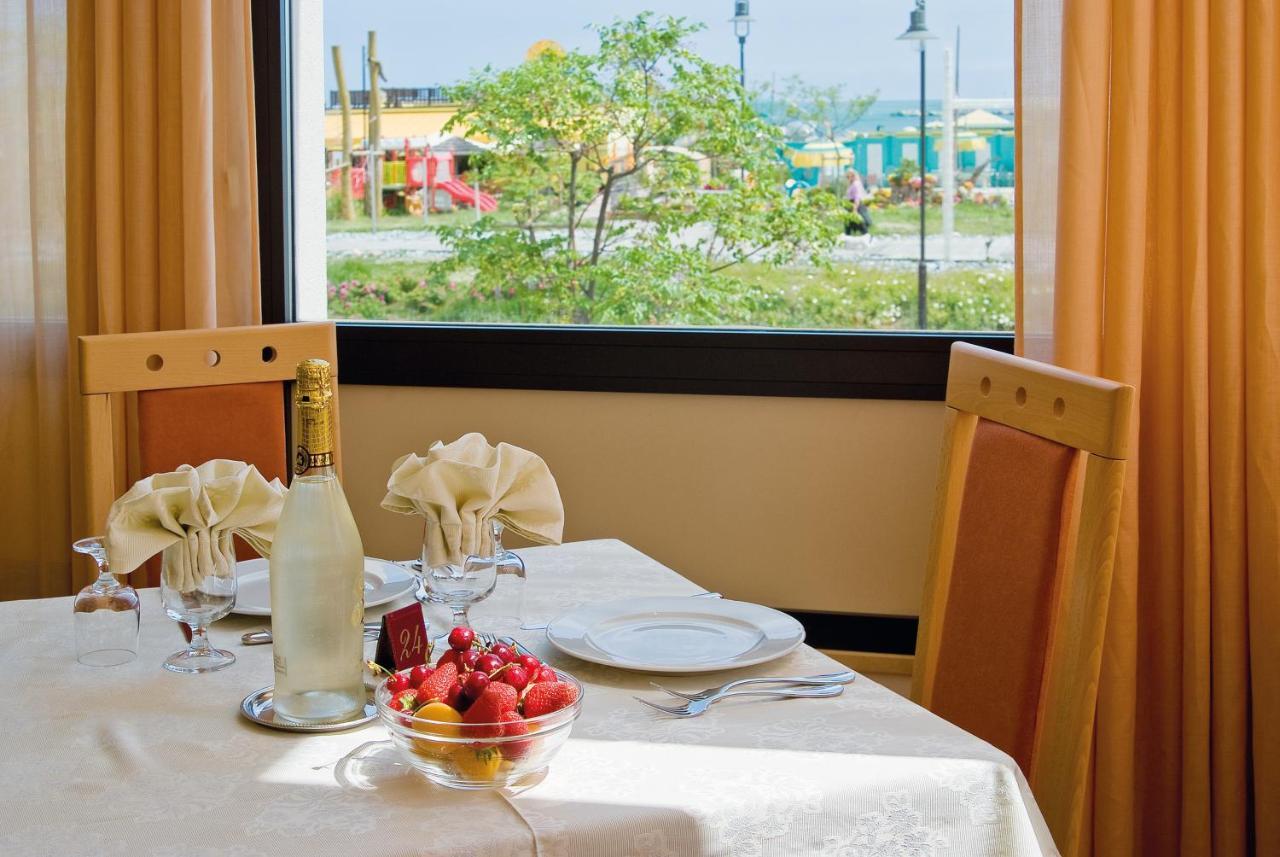 Little Hotel Чезенатико Екстериор снимка