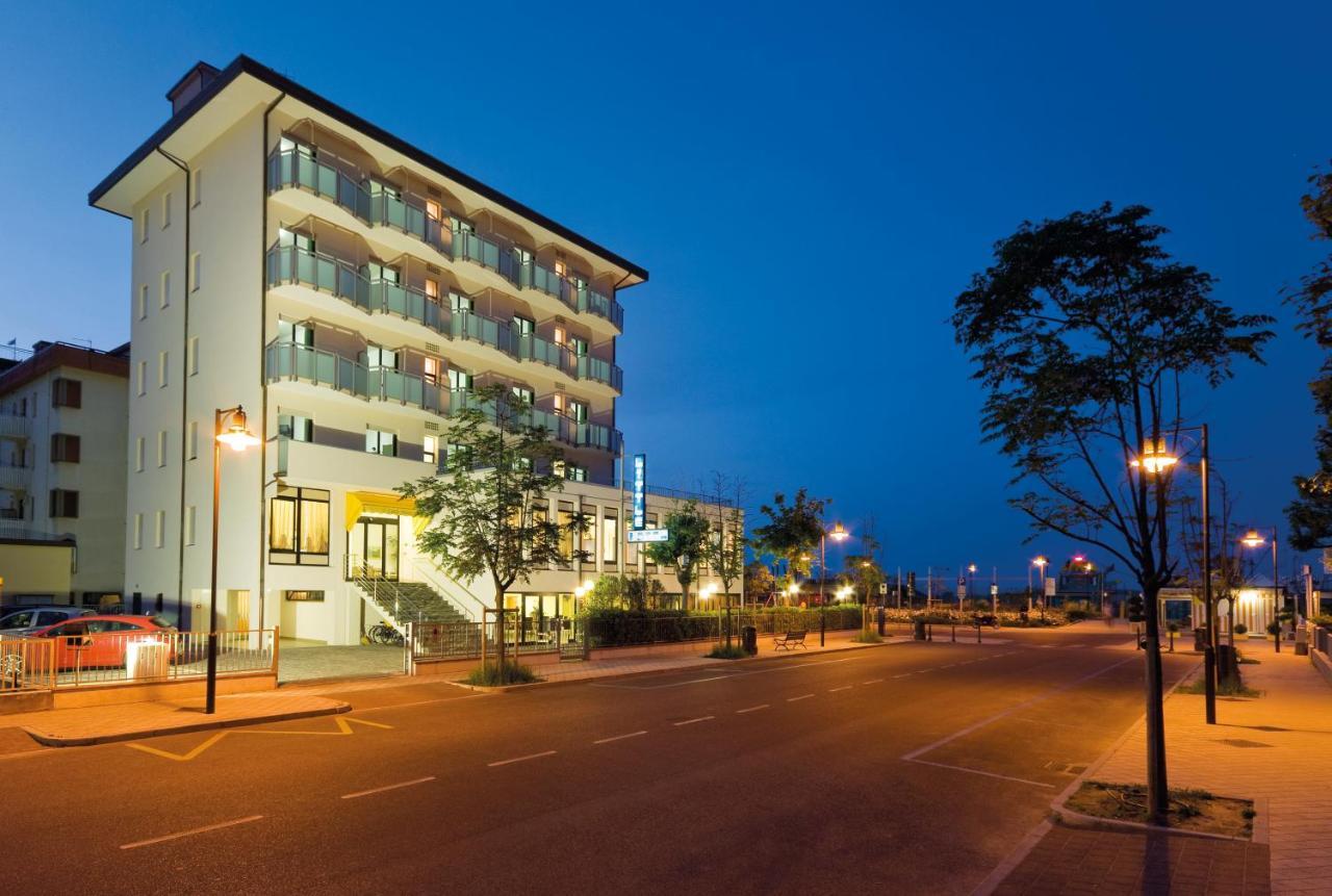 Little Hotel Чезенатико Екстериор снимка