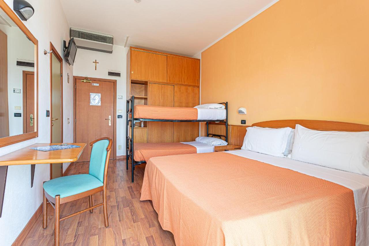 Little Hotel Чезенатико Екстериор снимка