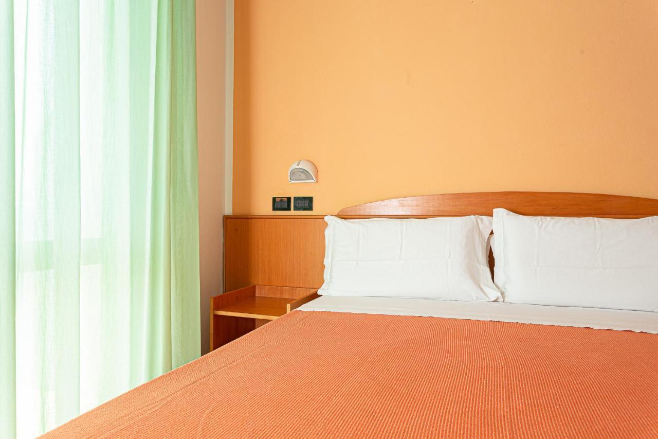 Little Hotel Чезенатико Екстериор снимка