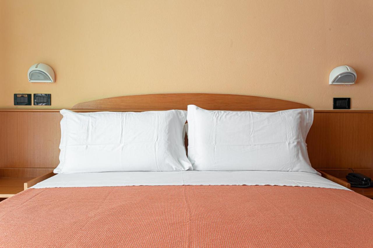 Little Hotel Чезенатико Екстериор снимка