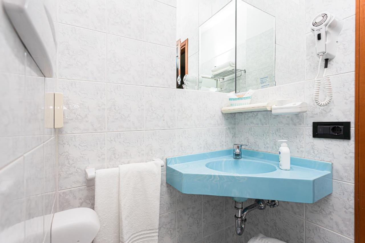 Little Hotel Чезенатико Екстериор снимка
