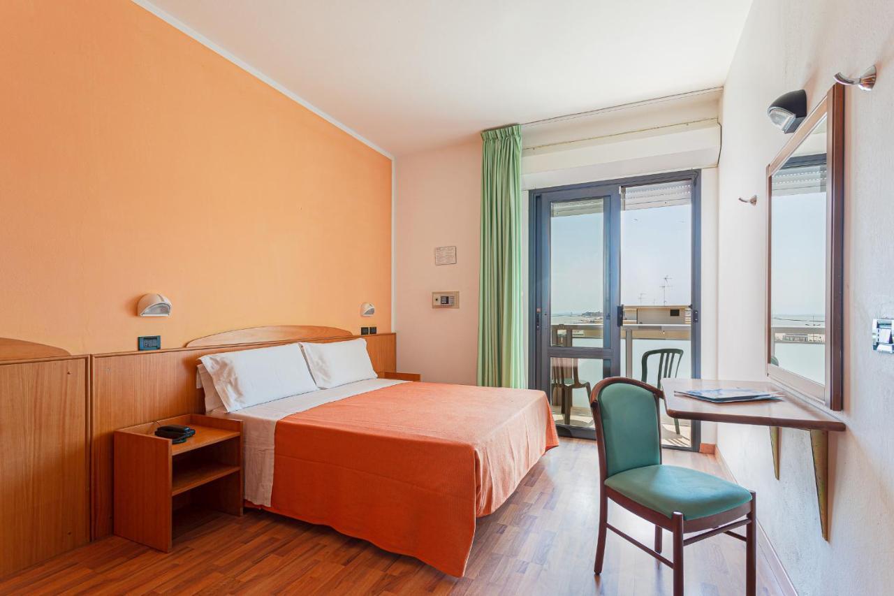 Little Hotel Чезенатико Екстериор снимка