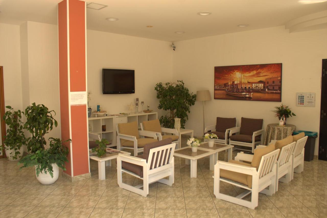 Little Hotel Чезенатико Екстериор снимка