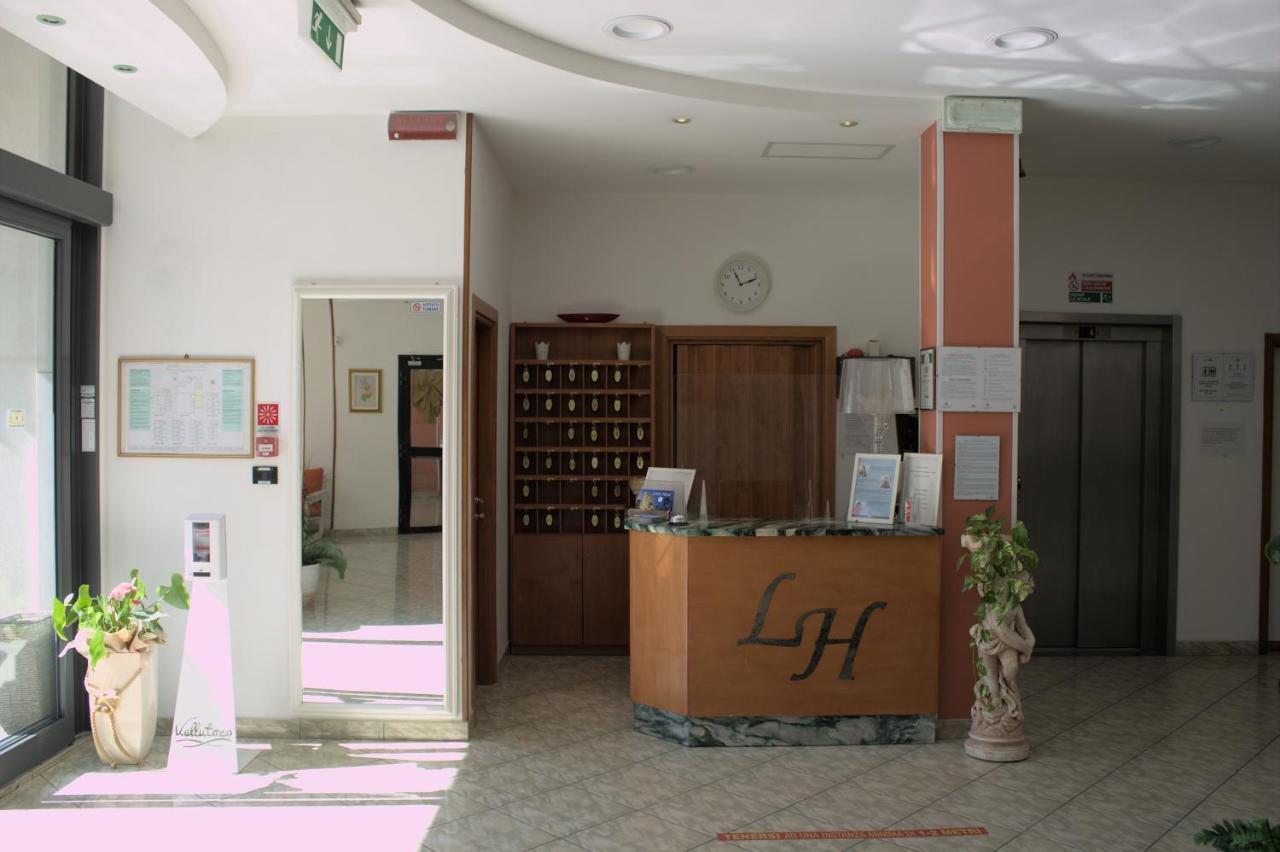 Little Hotel Чезенатико Екстериор снимка